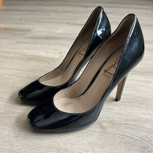 Joan & David Black Patent Leather Round Toe Heels SZ 6